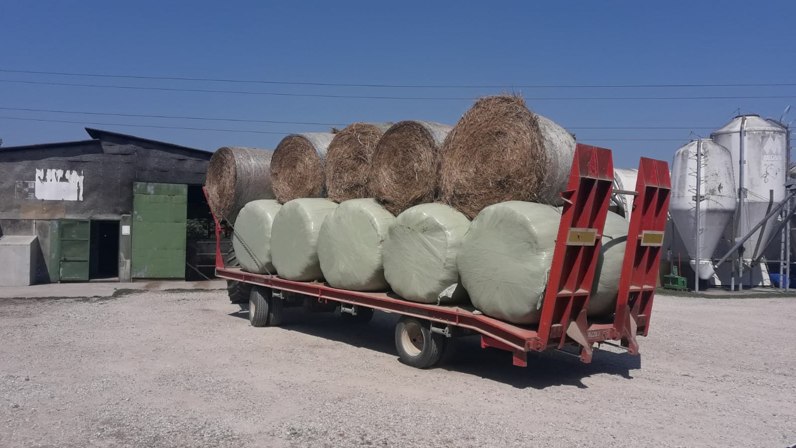 Chinellato consegna balloni fieno 2020